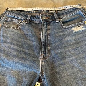 American Eagle Women’s Mom Jean , size 6 regular , excellent condition !!